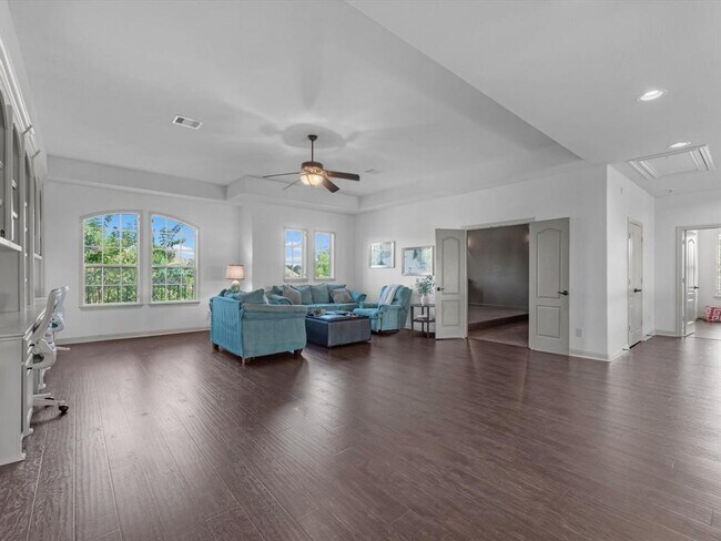 Building Photo - 19003 Cove Manor Dr