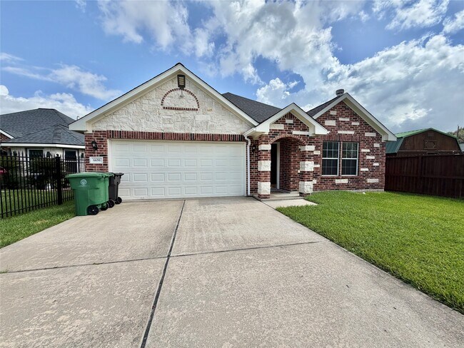 Building Photo - 6650 Roberson St