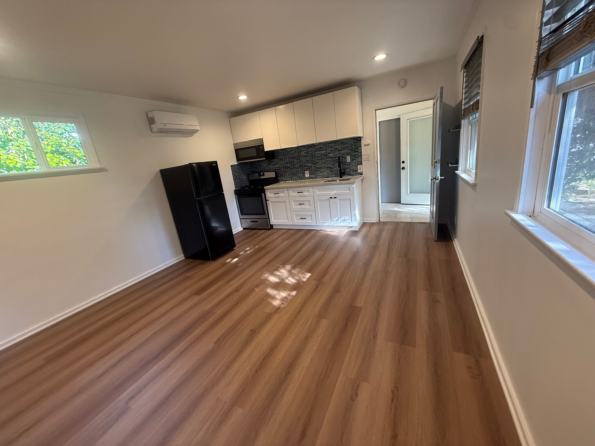 Building Photo - 14039 Gilmore St