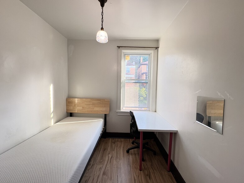 Building Photo - 1045 Flemington St