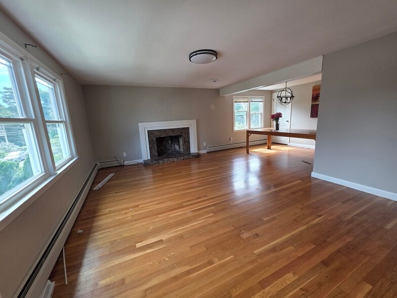 Building Photo - 28 Maplewood St