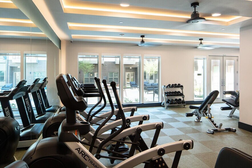 Building Photo - 13701 Montfort Dr