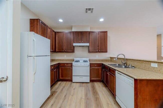 Building Photo - 7718 Ornamento Way