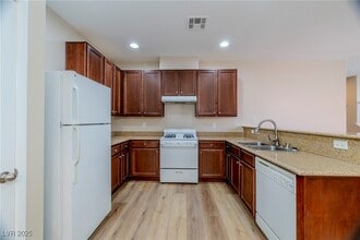 Building Photo - 7718 Ornamento Way