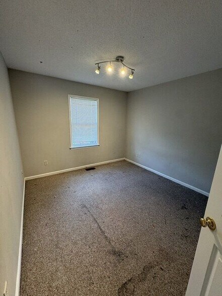 Building Photo - 2502 Bluff View Ct