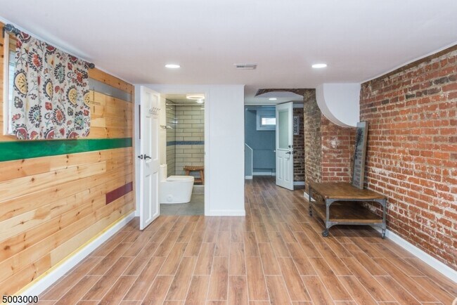 Building Photo - 36 N Willow St