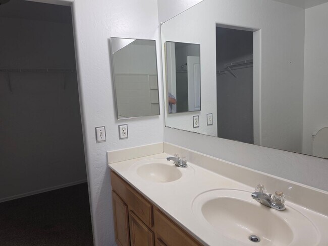 Building Photo - 2068 E Andalusian Loop