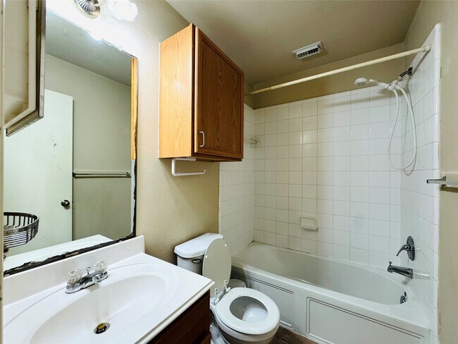 Building Photo - 9110 Regents Cove Ct
