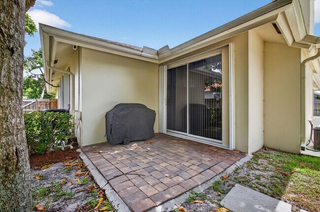 Building Photo - 13656 Carlton St