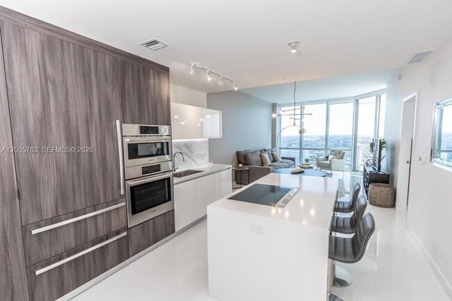 Building Photo - 851 NE 1st Ave