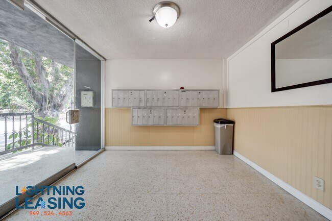 Building Photo - 702 Irolo St