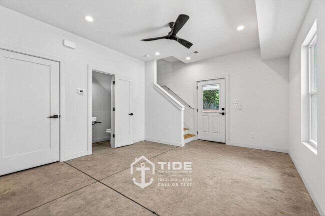 Building Photo - Modern Living Minutes from Park Circle