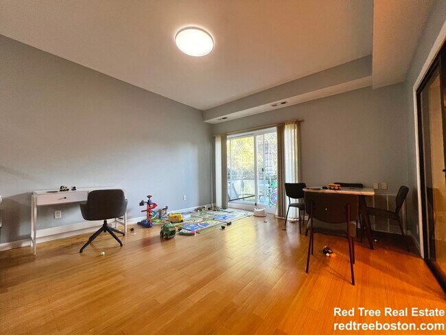 Building Photo - 57 Broadlawn Park