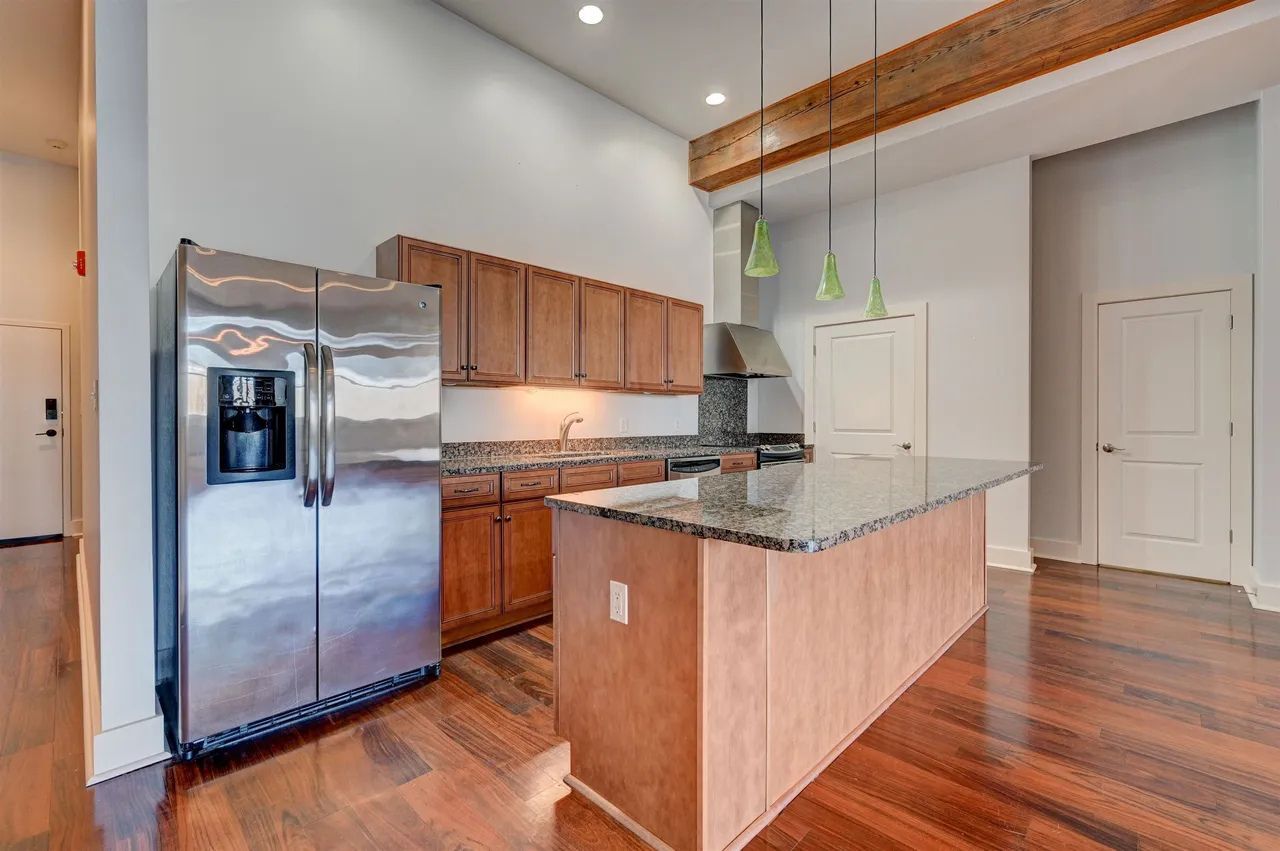 Building Photo - 435 S Front St