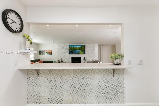 Building Photo - 1900 N Victoria Park Rd