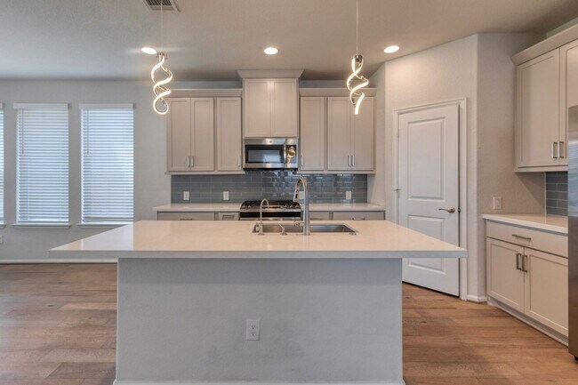 Building Photo - 125 Rangel Dr