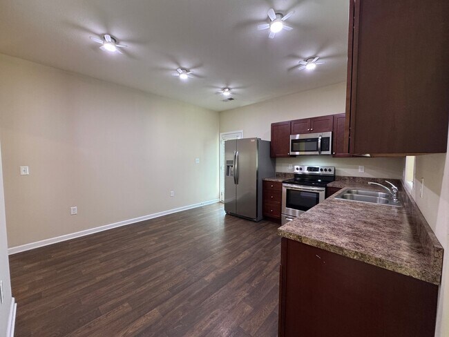 Building Photo - 123 John Davis Dr