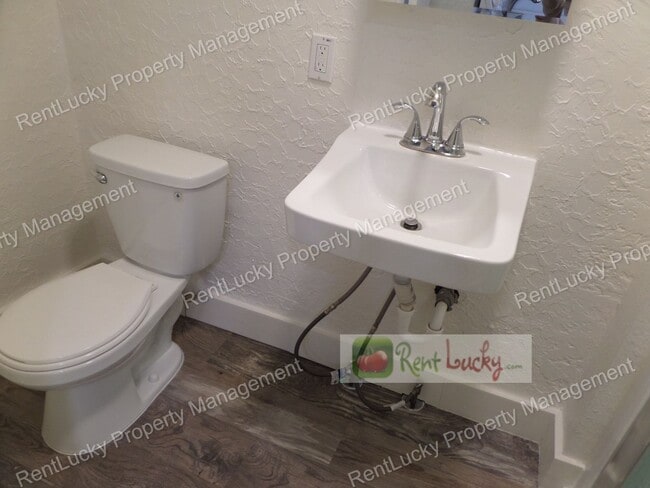 Building Photo - 2110-2116 NE 85th St