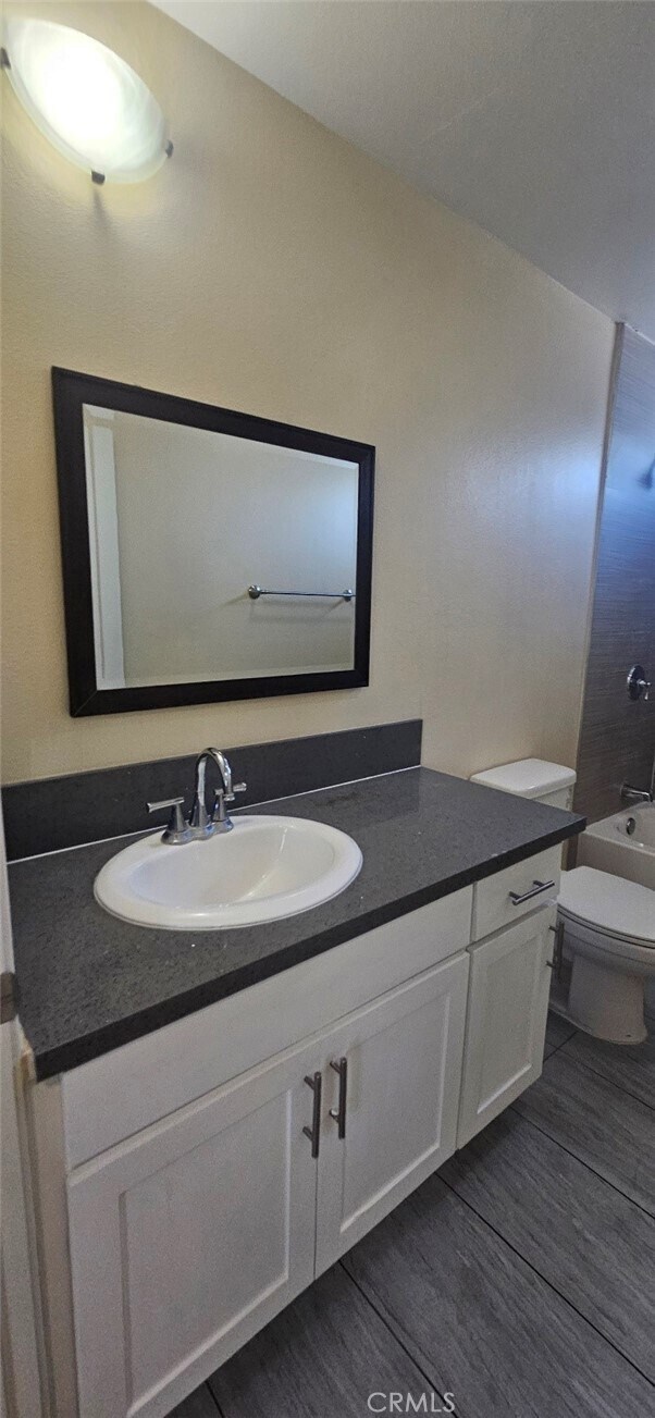 Building Photo - 1631 E 85th St