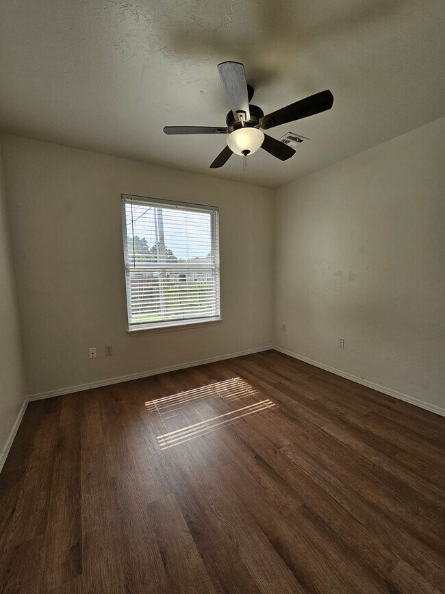 Building Photo - Moore Rental! Available NOW!