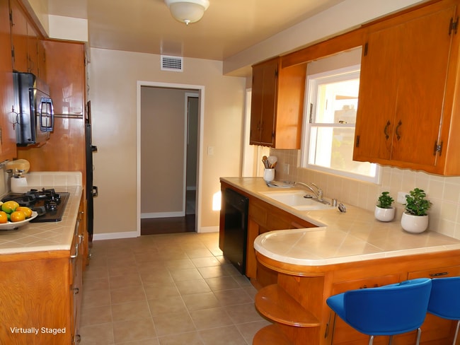 Building Photo - 1104 E Everett Pl