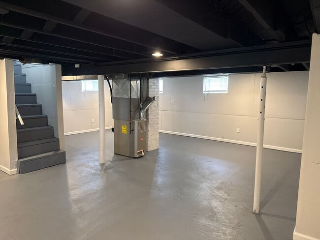 Building Photo - Move in Ready...917 Grand Ave, Madison, IL...