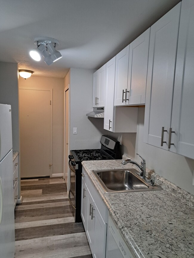 6000 Nob Hill Dr 6000 Nob Hill Dr Chagrin Falls OH 44022 Apartment