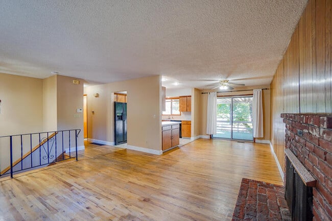 Building Photo - FOUR BEDROOM SPLIT LEVEL IN SALMON CREEK