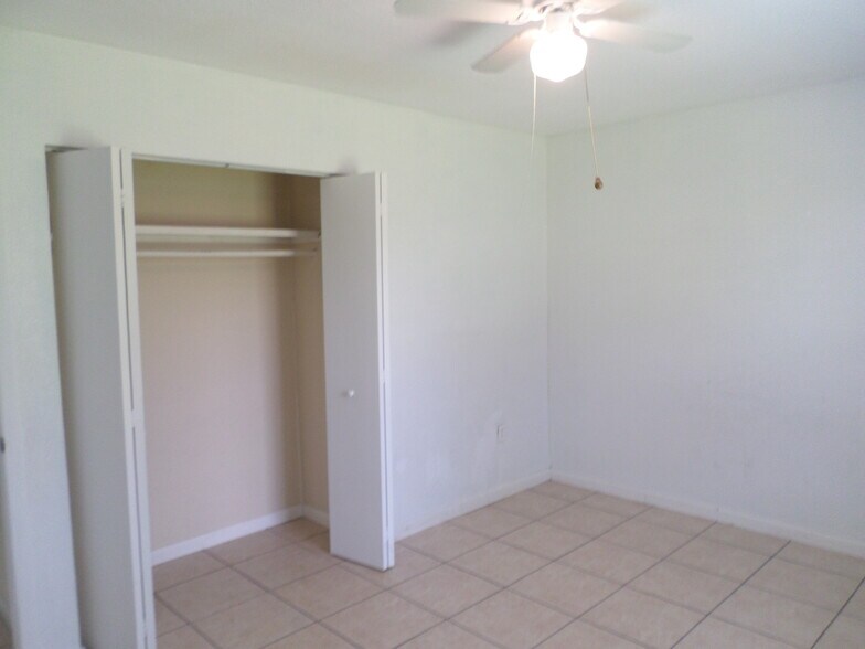 Building Photo - 658 Dromedary Ct