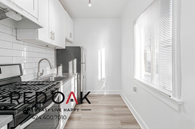 Building Photo - 1017 S Kingsley Dr