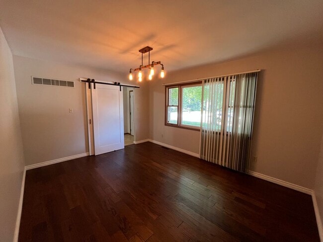 Building Photo - 852 Burr Oak Dr