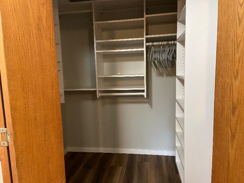 Building Photo - 204 SW Normandy Rd