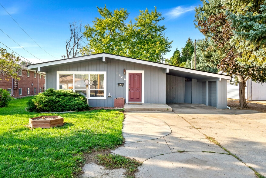 Building Photo - 1204 W 10th St