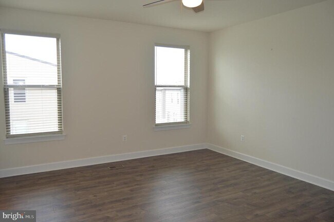 Building Photo - 9867 Gillum Wy