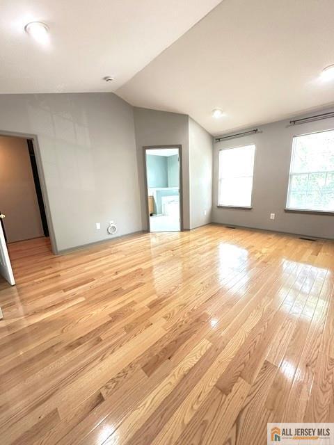 Building Photo - 1905 Dahlia Cir