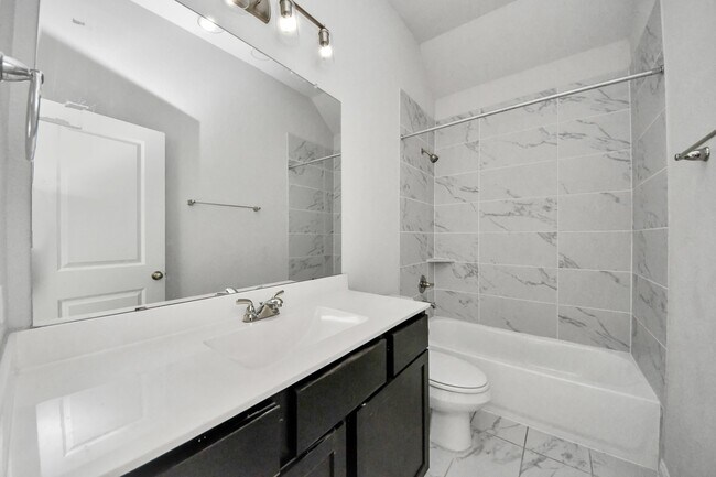 Building Photo - 804 Lake Lacosta Dr