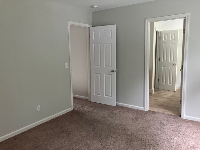 Building Photo - 426 Live Oak Walk