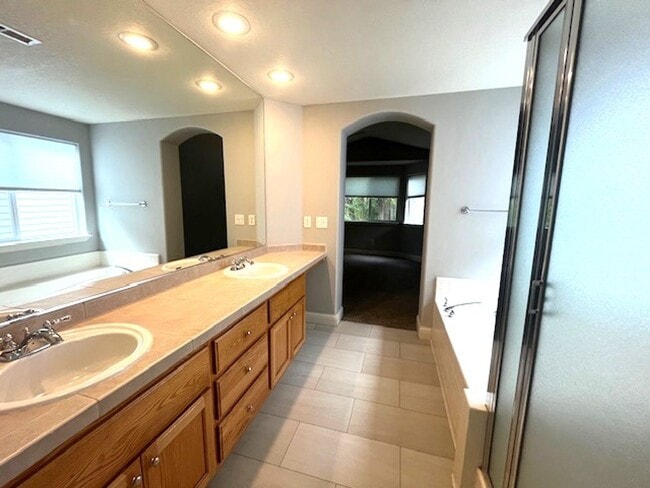 Building Photo - Newly Remodeled 4 Bedroom, Wilsonville, OR