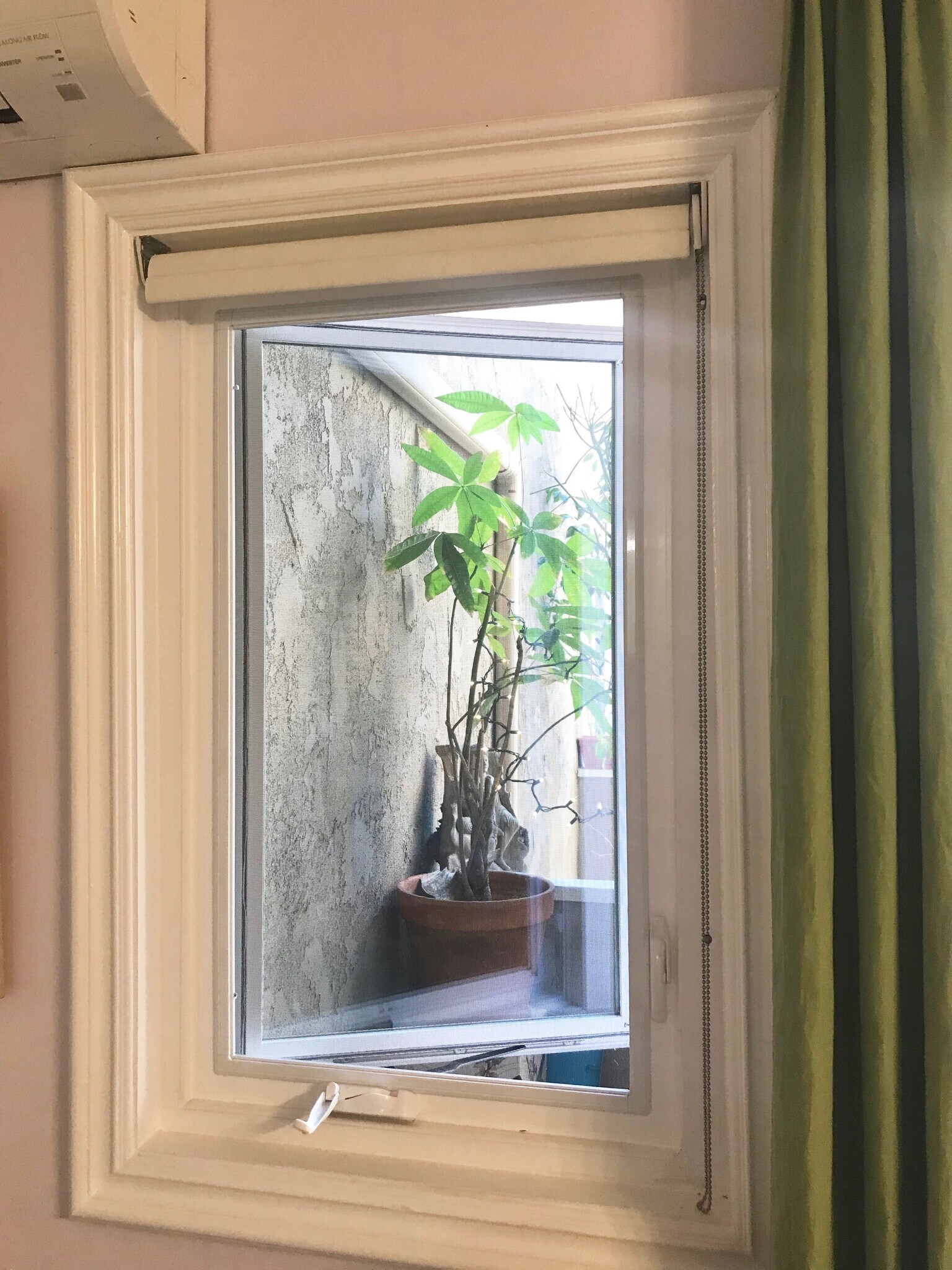 Building Photo - 1345 N Fuller Ave