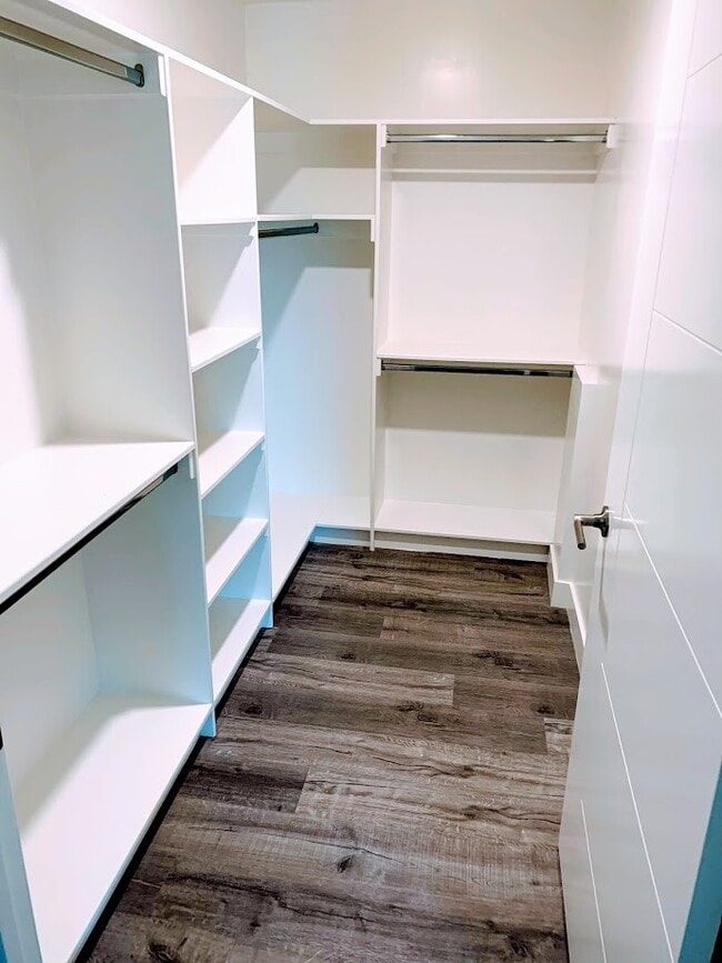 Building Photo - 14333 Roscoe Blvd