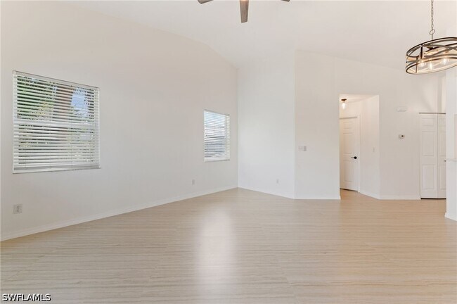 Building Photo - 12081 Summergate Cir
