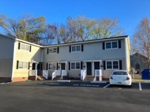 Building Photo - Townhome