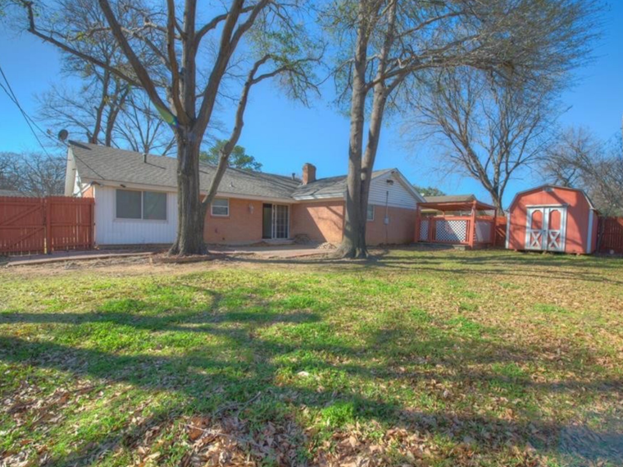 Building Photo - 801 Canyon Ridge Dr