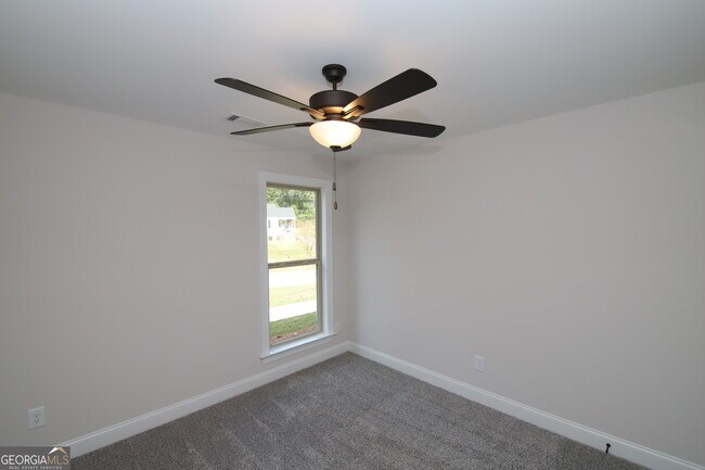 Building Photo - 512 Springdale Dr