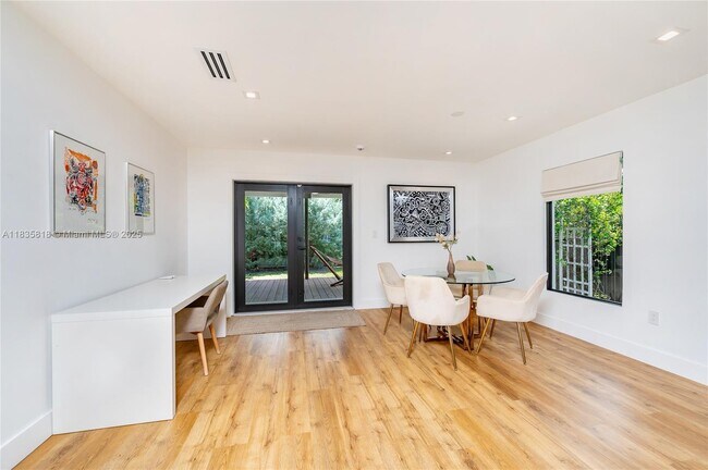 Building Photo - BAY VISTA PARK