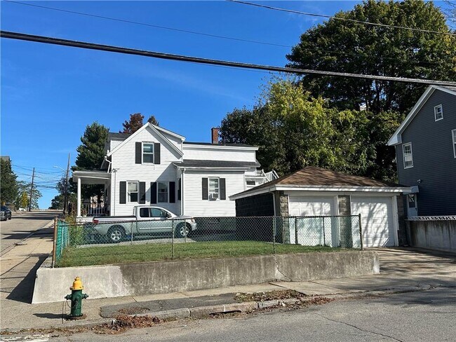 Building Photo - 24 Vale St