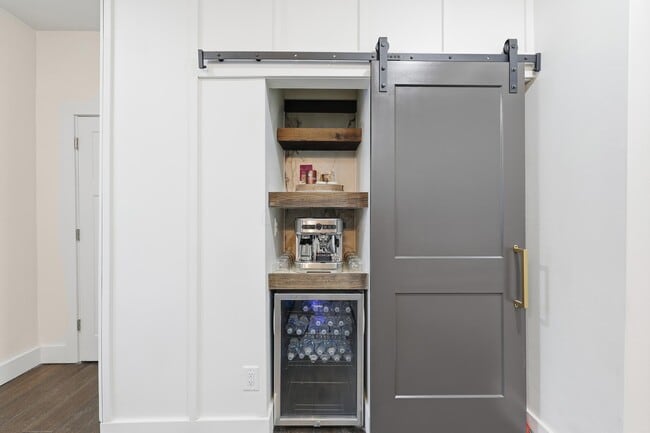 Building Photo - 321 W Columbia St