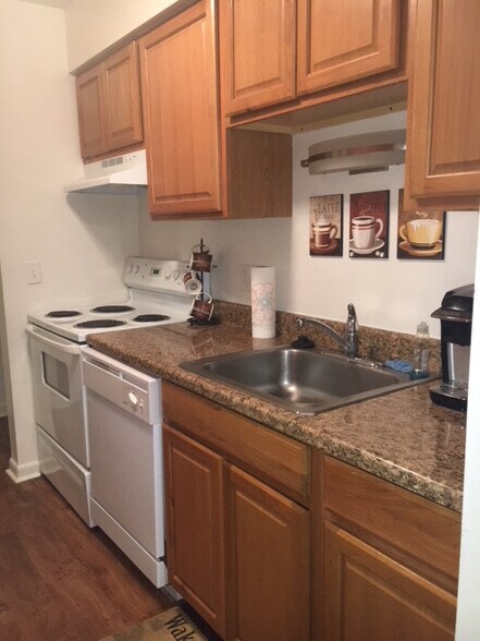 Building Photo - Wood Grove Place