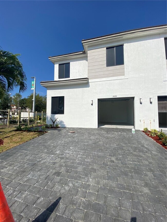 Primary Photo - 2435 SW 145th Pl