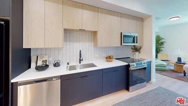 Building Photo - 3004 Sunset Blvd